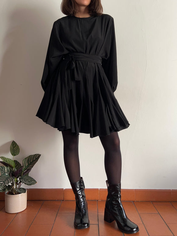 PRE ORDINE • Abito con cintura nero