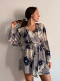 Completo di seta bianco e blu