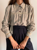 Camicia a righe con dettagli macramé