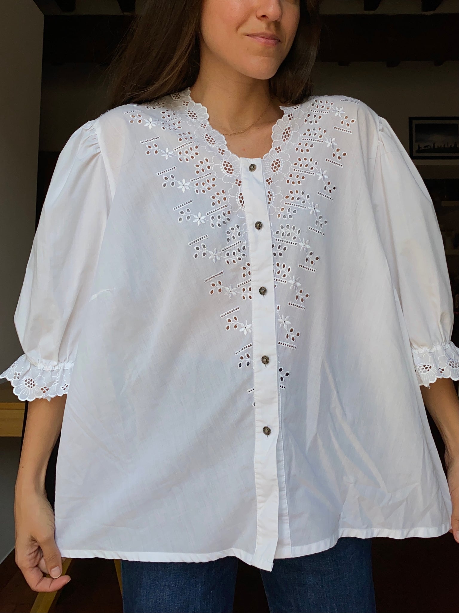 Camicia sales bianca ricamata
