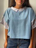 T-shirt Leggerissima con colletto • azzurra e marrone fantasia piccola