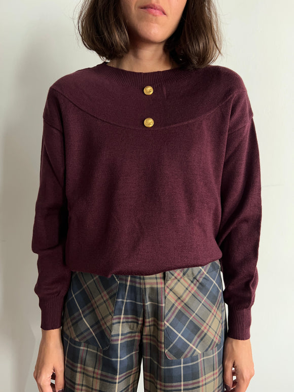 Maglione prugna bottoni oro