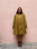 Trench senape con colletto