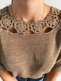 Maglia di filo beige crochet