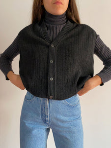 Gilet grigio scuro con bottoni