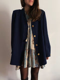Giacca blu con bottoni dorati